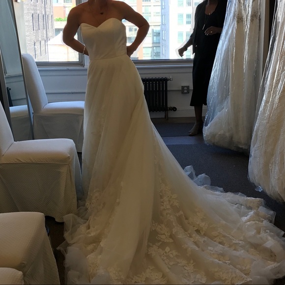 New unworn wedding dress - Picture 2 of 5